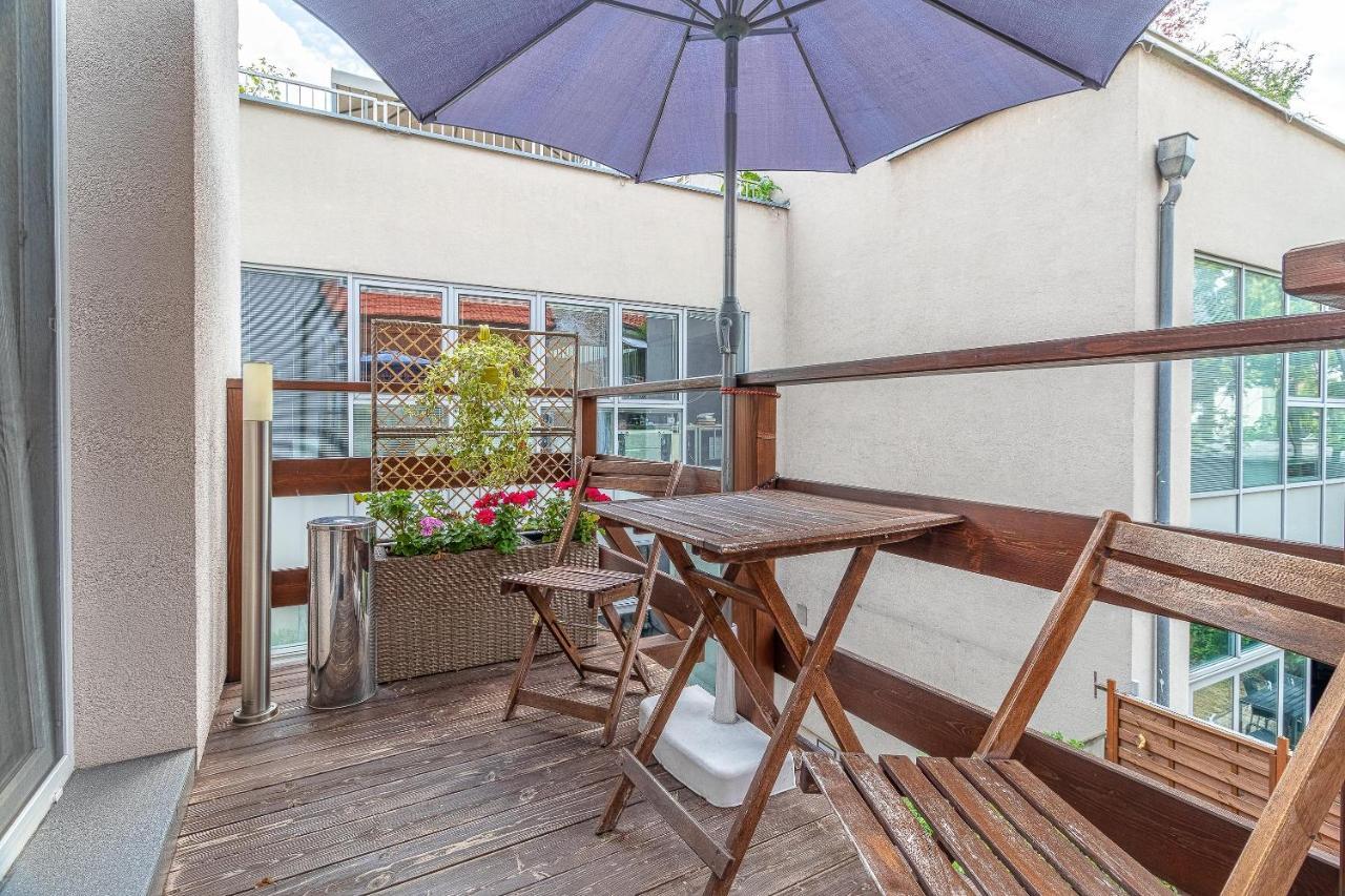 Bratislava -Apartment Near The City Center With A Balcony Kültér fotó