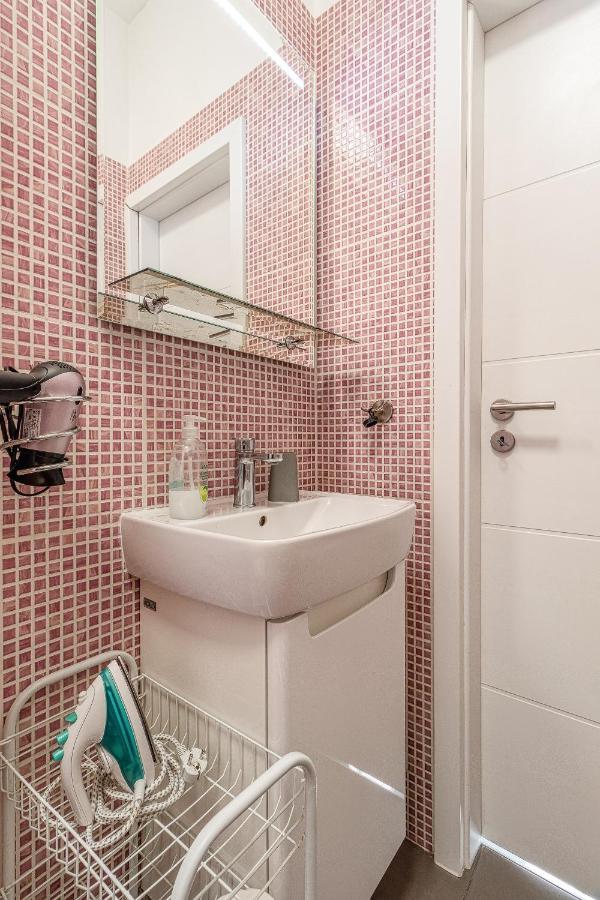 Bratislava -Apartment Near The City Center With A Balcony Kültér fotó