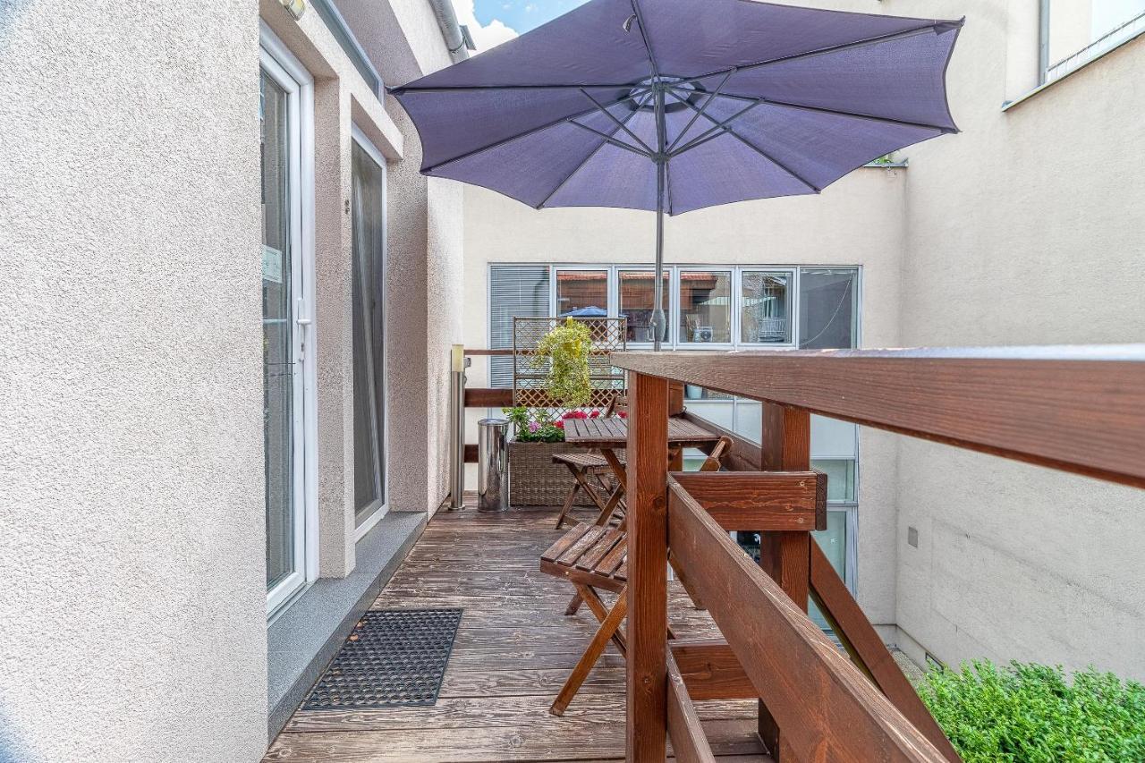 Bratislava -Apartment Near The City Center With A Balcony Kültér fotó