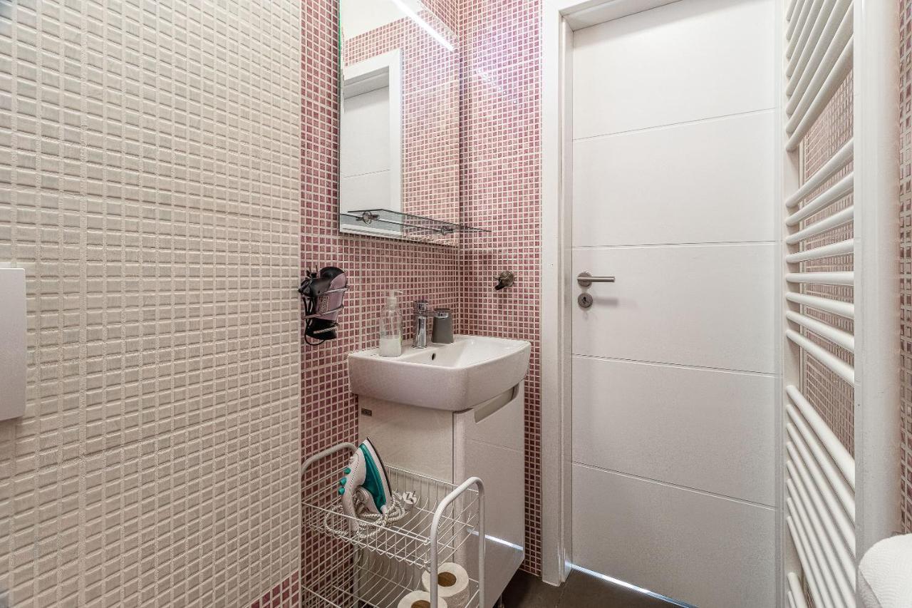 Bratislava -Apartment Near The City Center With A Balcony Kültér fotó