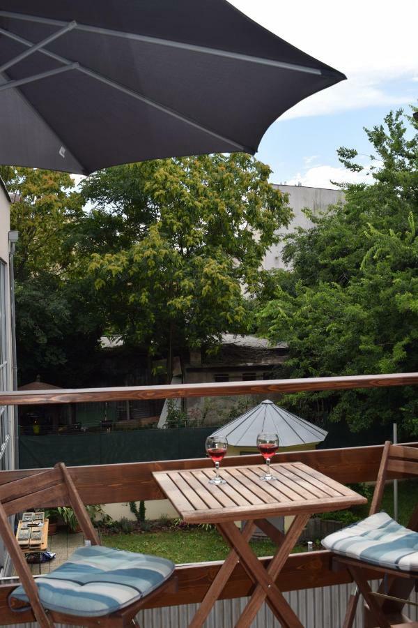 Bratislava -Apartment Near The City Center With A Balcony Kültér fotó